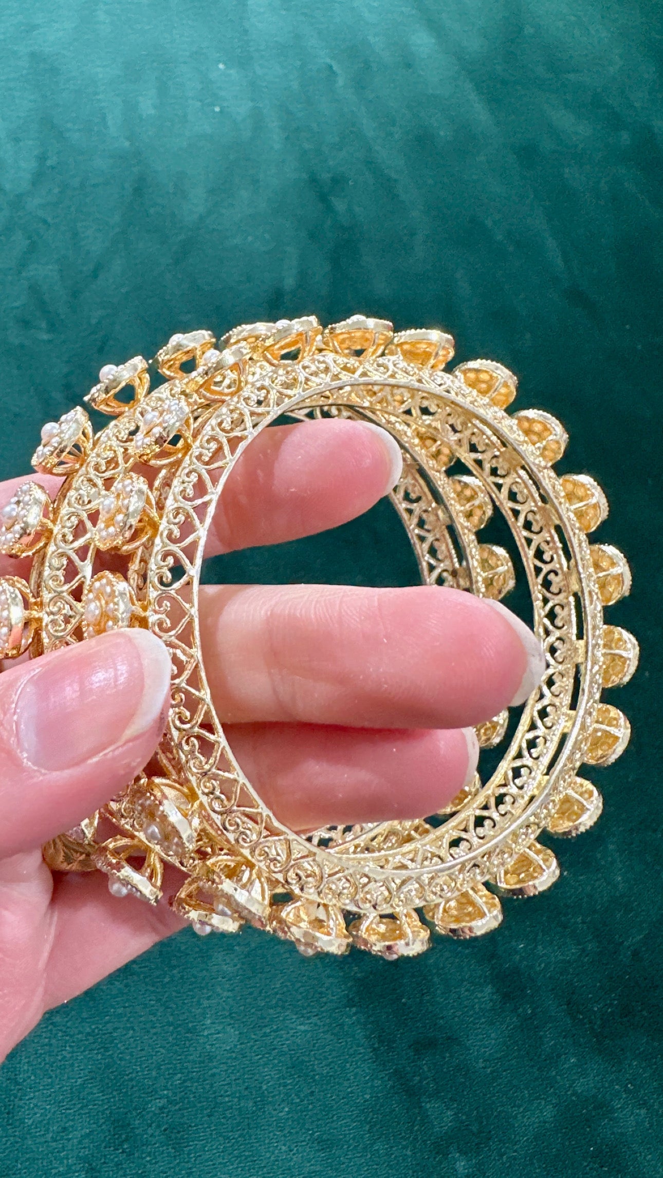 Navya Pacheli kundan kangan/bangle Set
