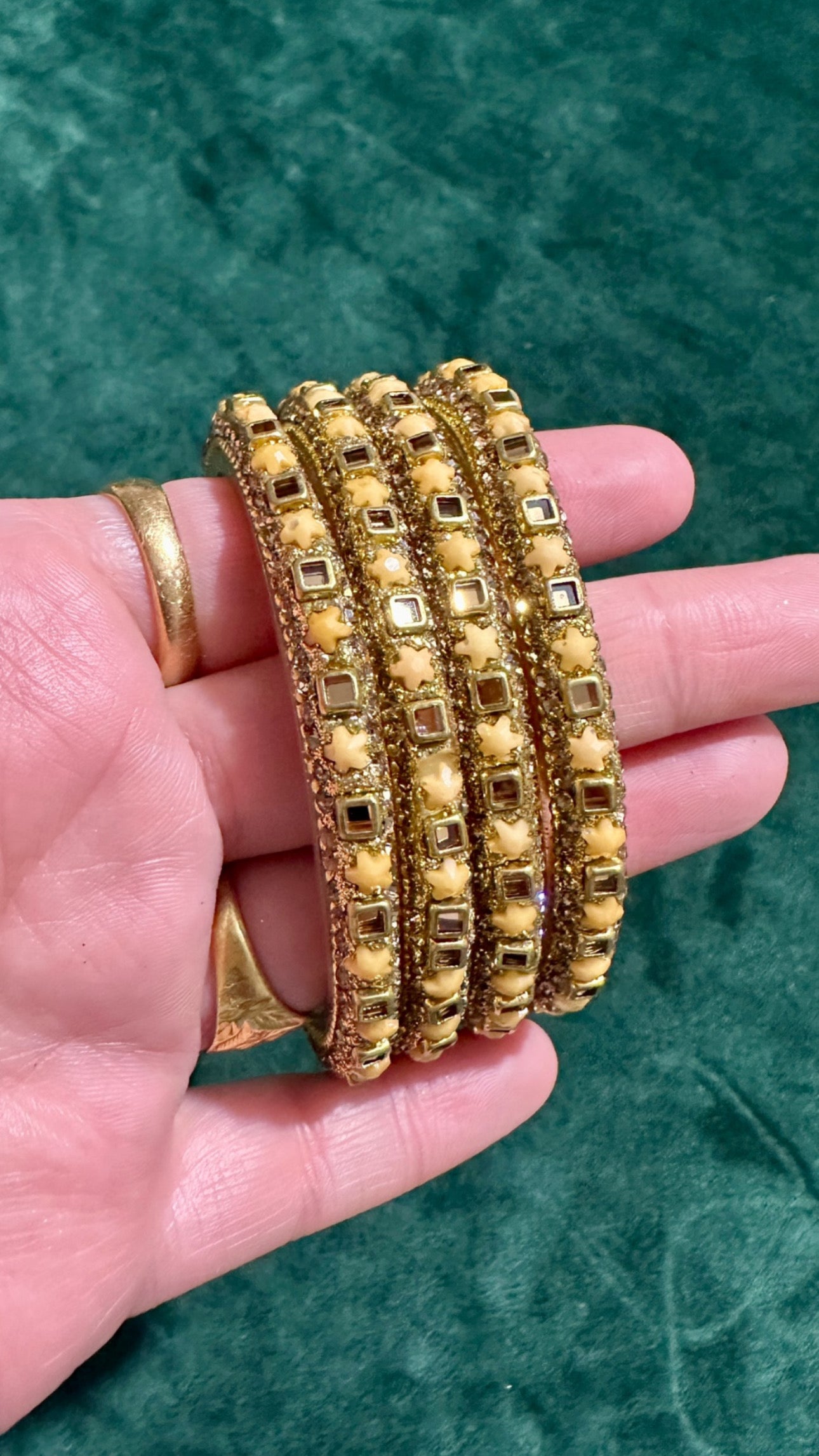 Nithya Glass Bangle set