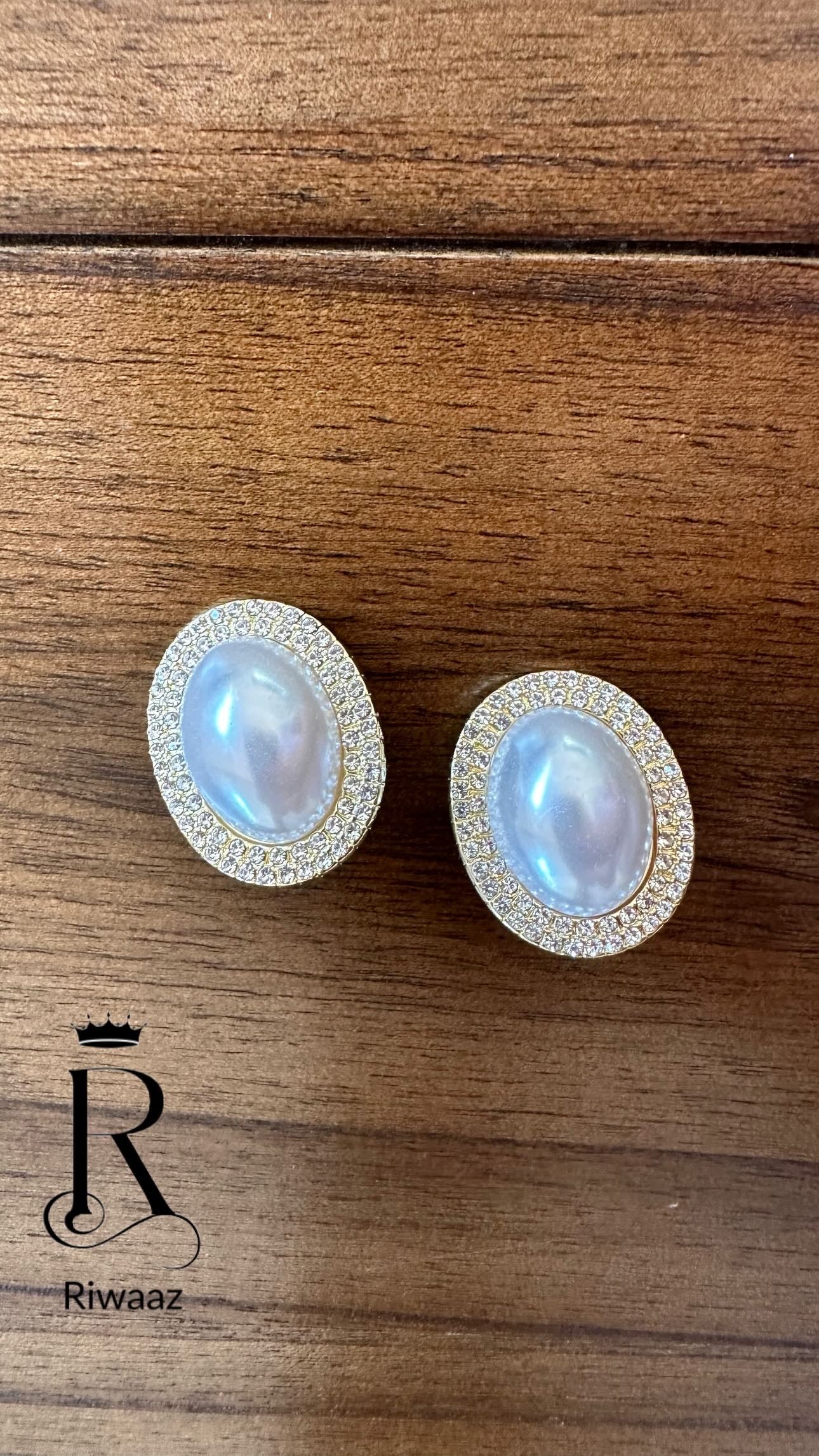 Olivia - Pearl Studs