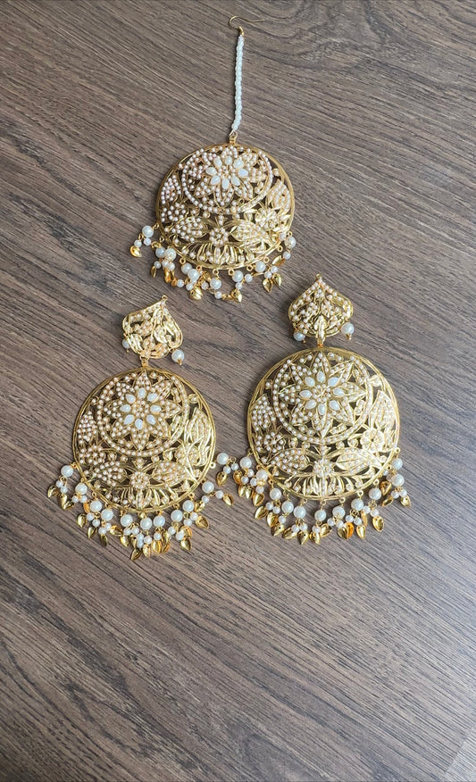 Gul - Oversized earrings and Tikka set