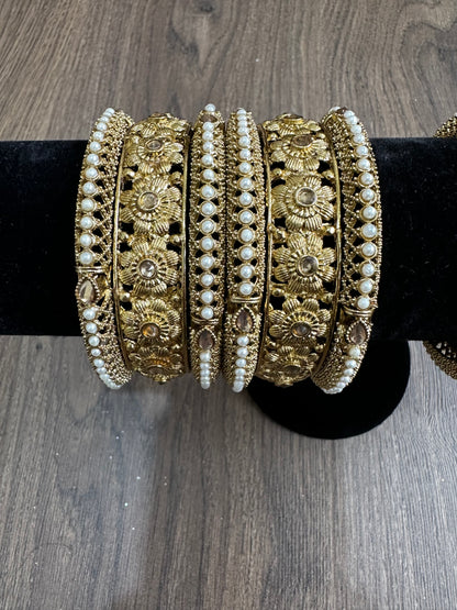 Jaya Bangle Set