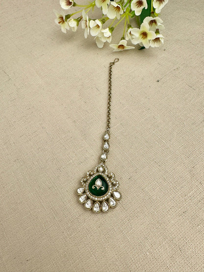 Close-up of matching kundan-style tikka from the Aarika choker set