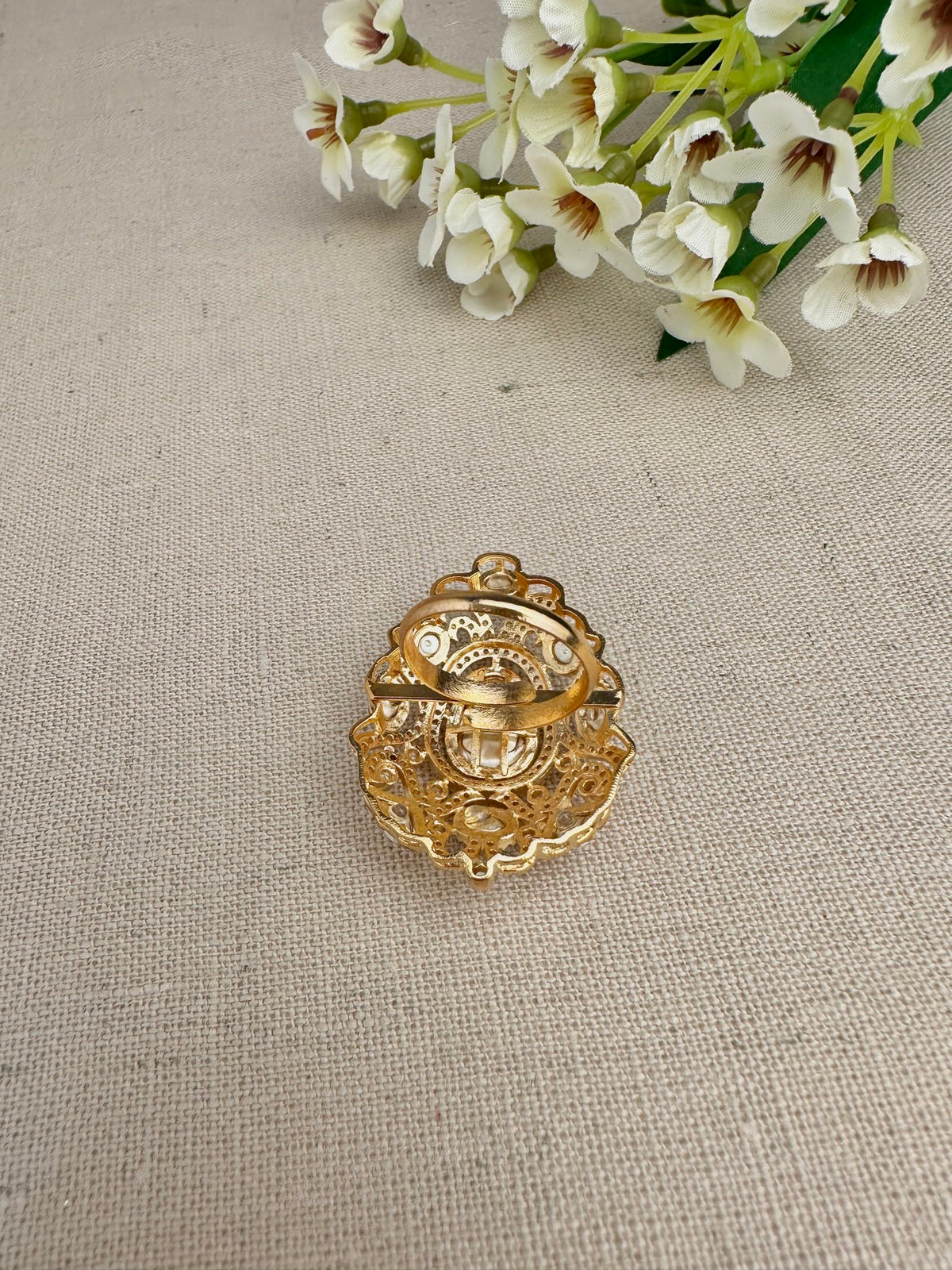 Aarohi Kundan Statement Ring – Carat Polish