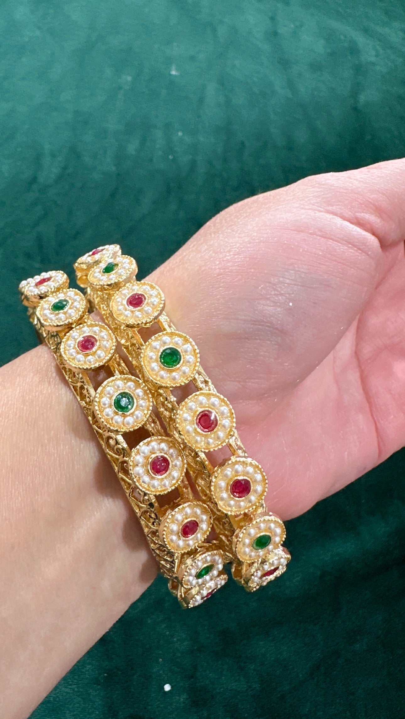 Navya Pacheli kundan kangan/bangle Set