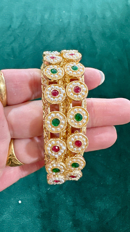 Navya Pacheli kundan kangan/bangle Set